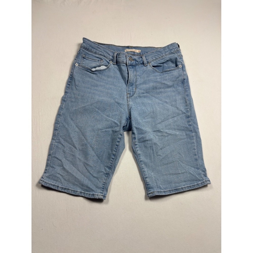Levi's Women's Classic Bermuda Denim Shorts Light Wash Blue Size 30 Five Pocket